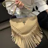 Bolsa Grande Retrô Europeia e Americana com Rebites para Mulheres, Nova Moda Bolsa de Ombro para o Dia a Dia com Franjas, Bolsa Transversal de Ombro Único de Grande Capacidade, Tendência