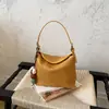 Bolsa de couro macio trançado de nicho transfronteiriça, novo modelo de verão 2026, simples e versátil para o dia a dia, pode ser usada como bolsa de mão, bolsa de ombro ou bolsa transversal