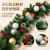 Decorações de Natal, Guirlandas de Natal, Frutas Vermelhas, Bolas de Natal, Pinhas, Folhas de Pinheiro e Luzes para Montagem de Cenário