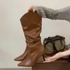 Botas de Equitação Retro Bico Fino Outono Inverno Novas Amassadas Empilhadas Versáteis Salto Alto Botas Longas Botas Meia Moda Botas Altas