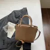 Bolsa feminina transfronteiriça, novo modelo 2026, simples e estilosa, bolsa quadrada pequena de grande capacidade, adequada para o trabalho, bolsa de ombro e transversal de alta qualidade, moderna