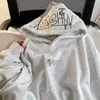 Moletom com Capuz Bordado de Letras Americano para Homens no Outono e Inverno Veludo Pesado Solto e Versátil Jaqueta Moletom de Casal