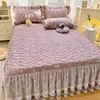 Faldón de cama acolchado 100% algodón estilo dos en uno sábana de cama estilo campestre con flores pequeñas cubierta de cama antideslizante
