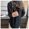 Bolso de cadena acolchado estilo Chanel para mujer, nuevo bolso cruzado mini de moda versátil 2026, bolso cuadrado pequeño popular
