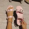 Comércio exterior transfronteiriço, sandálias rasteirinhas com fivela para tamanhos grandes, novo estilo de verão feminino, sandálias casuais slip-on com bico redondo, perfeitas para a praia