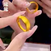 Anillo Arenado Moderno y Sencillo, Anillo Sólido Ancho Dorado Latón Dorada Espalda de Locha Lisa, Joyería de Mano Mismo Estilo para Hombres y Mujeres