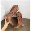 Botas Ocidentais Vazadas Femininas 2026 Verão Novas Botas Respiráveis de Cano Médio para Viagem ao Ar Livre em Xinjiang Sola Grossa Botas Martin Aumentadoras de Altura