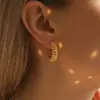 Moda Europea y Americana Pendientes de Aro de Moda en Forma de C Roscados Estilo de Lujo Ligero Simple Versátiles Pendientes de Acero Inoxidable para Mujeres