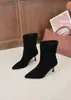 Outono 2026 Novas Botas de Cano Curto de Salto Alto Botas Slim Salto Fino Bico Fino Elegantes Botas de Cano Médio Camurça Stretch