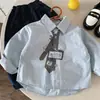 Nuevas camisetas de manga larga de dibujos animados para primavera y otoño para niños, camisetas de algodón modernas y elegantes que son suaves y delicadas con la piel, perfectas para niños pequeños