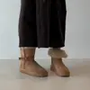 Botas de nieve de plataforma modernas y versátiles para mujer, estilo retro, nueva colección de invierno 2026, con detalle de hebilla, diseño reversible y forro grueso de felpa para abrigar.