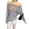 Camiseta sexy estilo americano con estampado de leopardo, manga larga fina para mujer, verano 2026, elegante hombros descubiertos, corte ajustado, adelgazante, top protector solar