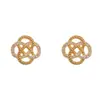Pendientes Minimalistas de Moda de Nicho con Forma de Flor de Cuatro Hojas Metálica Hueca Tachonados de Diamantes con un Diseño Único y un Toque de Lujo al por Mayor