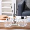 Venta al por mayor del fabricante Botella vacía cuadrada de vidrio transparente para aromaterapia Dormitorio Baño Flores secas Botella de aromaterapia de ratán sin fuego Botella vacía