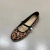 Sapatos Mary Jane Planos Baixos Estilo Coreano com Estampa de Leopardo para Mulheres, Novo Modelo 2026, Bico Redondo, Laço, Sapatos de Vovó Slip-On