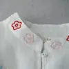 Camisa Bordada Estilo Chino con Mangas de Tres Cuartos Acampanadas 2026 Primavera Nueva Blusa Delgada Bordada Suelta Retro para Mujer