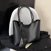Bolsa de Grande Capacidade 2026 Nova Tendência Versátil Nicho Bolsa de Ombro com Toque de Luxo, Bolsa Grande para Estudantes e Bolsa Tote para o Dia a Dia