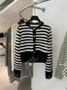 DestacadoYuran 26 Nueva Colección de Principios de Otoño Cárdigan de Punto Rayado de Lino-Algodón Ligero con Detalle de Hebilla Metálica y Cuello Redondo