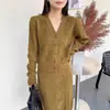Comercio exterior transfronterizo otoño e invierno nueva moda conjunto casual de punto para mujer, conjunto de dos piezas de falda y suéter adelgazante de color liso