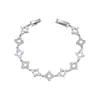 Pulsera de trébol de cuatro hojas de nuevo estilo coreano de lujo ligero, versátil, dulce, moderna, diseño de nicho, pulsera exquisita con forma de diamante de circón
