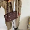 Nova Bolsa Outono 2026 Estilo Preguiçoso Retrô Bolsa Tote de Grande Capacidade Feminina Estilo Coreano de Mão/Ombro Para Trabalho e Deslocamento