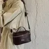 Bolso de mano retro de lujo ligero estilo coreano para mujer, bolso de hombro y cruzado versátil, simple, texturizado, de tendencia, nicho, principios de otoño 2026
