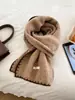 Bufanda de punto roja de lana estilo Chanel de alta calidad para mujer, calentador de cuello premium cálido transfronterizo de invierno del fabricante