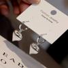Pendientes de nicho con diseño de hebilla de oreja de amor cepillado dorado, modernos, versátiles y sencillos, ligeros y lujosos 44162