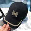 Boné de Pelúcia com Strass Letra D Feminino Quente Versátil Elegante Boné Elegante Coreano Outono e Inverno Boné de Beisebol de Veludo