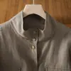 Estilo relajado y casual: una chaqueta de trabajo ligera de mezcla de algodón y lino con un diseño inspirado en la caza