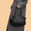 Bolso tote vintage de gran capacidad para mujer, para el principio del otoño, lujo ligero, nicho, patrón de lichi, versátil para llevar al hombro y debajo del brazo