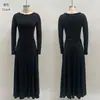 Plataforma de Moda Transfronteriza Independiente Europea y Americana Otoño e Invierno 2026 Nuevo Elegante Vestido de Color Sólido Exquisito Cruzado con Escote Barco Adelgazante para Mujer
