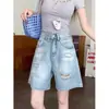 Novos shorts jeans estilo americano 2026 com barra desfiada, um look moderno de rua para adolescentes, perfeitos para o verão