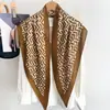 Novo Lenço Triangular de Outono e Inverno Lenço Retrô de Espinha de Peixe de Alta Qualidade Lenço Decorativo para Combinar com Camisa Feminina Lenço Xale