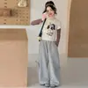Conjunto de Camiseta Listrada Cartoon para Meninas 2026 Nova Moda Primavera e Outono Roupa de Duas Peças com Camiseta Falsa de Duas Peças e Calça Wide Leg