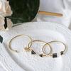 Pulsera estilo ins concha negra griega antigua línea elástica suave ajustable triángulo cuadrado textura acero titanio mayoreo joyería femenina