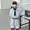 Conjunto Otoñal Estilo Universitario para Niños 2026 Nuevo Set Coreano Moderno de Dos Piezas para Niños: Sudadera y Camisa