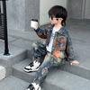 Conjunto Jeans Outono para Meninos 2026 Primavera e Outono Novo Estilo Coreano Infantil Elegante Tendência Conjunto de 2 Peças para Crianças Pequenas