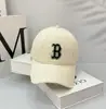 Bordado de Letra B Japonesa y Coreana Visera Curva Informal Moda Versátil Calle Top Suave Gorra Gorra de Béisbol Gorra de Pareja Estilo Nuevo