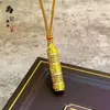 Tienda de Oro Mismo Estilo Colgante de Calabaza Chapado en Oro con Amuleto de Paz, Dios de la Riqueza Amarillo, Ocho Tesoros Auspiciosos, Colgante de Brújula y Cadena para Suéter con Cuerda Cumple-Deseos Venta al por Mayor