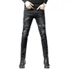 Jeans Bordado Distintivo Estilo Europeu Masculino Marca Moderna Stretch Slim-fit Estilo Coreano Moderno Versátil Calças Longas Pretas