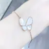 Versión coreana de pulsera de mariposa fritilaria blanca concha temperamento simple pulsera para mujer pulsera Joker pulsera para mujer joyería al por mayor