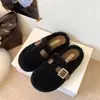 Chinelos de algodão de um passo, novo estilo outono/inverno, pelúcia, sola grossa, francês 2026, bico fechado, chinelos peludos para mulheres, uso externo