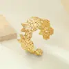 Pulseira de Aço Titânio Estilo Boêmio com Design de Flor Margarida, Versão Larga, Estilo Luxo Leve, Joia de Mão Aberta em Aço Inoxidável