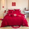 Nuevo juego de ropa de cama para bodas 2026, con un vibrante bordado de dragón y fénix chinos en color rojo, perfecto para un nuevo hogar o celebración de boda