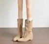Botines tobilleros de punta estilo retro coreano para mujer, nueva colección otoño 2026, con detalles de remaches, efecto adelgazante y diseño de bota de caballero