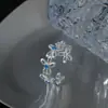 Anel Exquisito Florido Sombra Azul Gelo para Mulheres, Anel Aberto Flor Vazada de Luxo Leve Estilo Ins, Anel Popular para Dedo Indicador