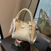 Cross2026 Otoño Invierno Nuevo Bolso de Mano Retro Bolso de Hombro Único para Mujer Bolso Cruzado Tipo Cubo Versátil para Salidas de Moda