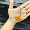 Llavero Colgante de Fruta Cambia Color de Descompresión Simulado para Mochila Estudiantil Llave Colgante que Cambia de Color UV Fresa Sandía