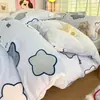 Juego de ropa de cama de cuatro piezas de coral de leche de grado A, funda de edredón de invierno con forro polar, juego de cuatro piezas de franela engrosada tamaño individual/king